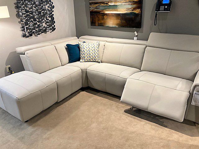 Elran 3099 w/ Console-Customizable Pop-Up Headrest Reclining Sofa - Image 3